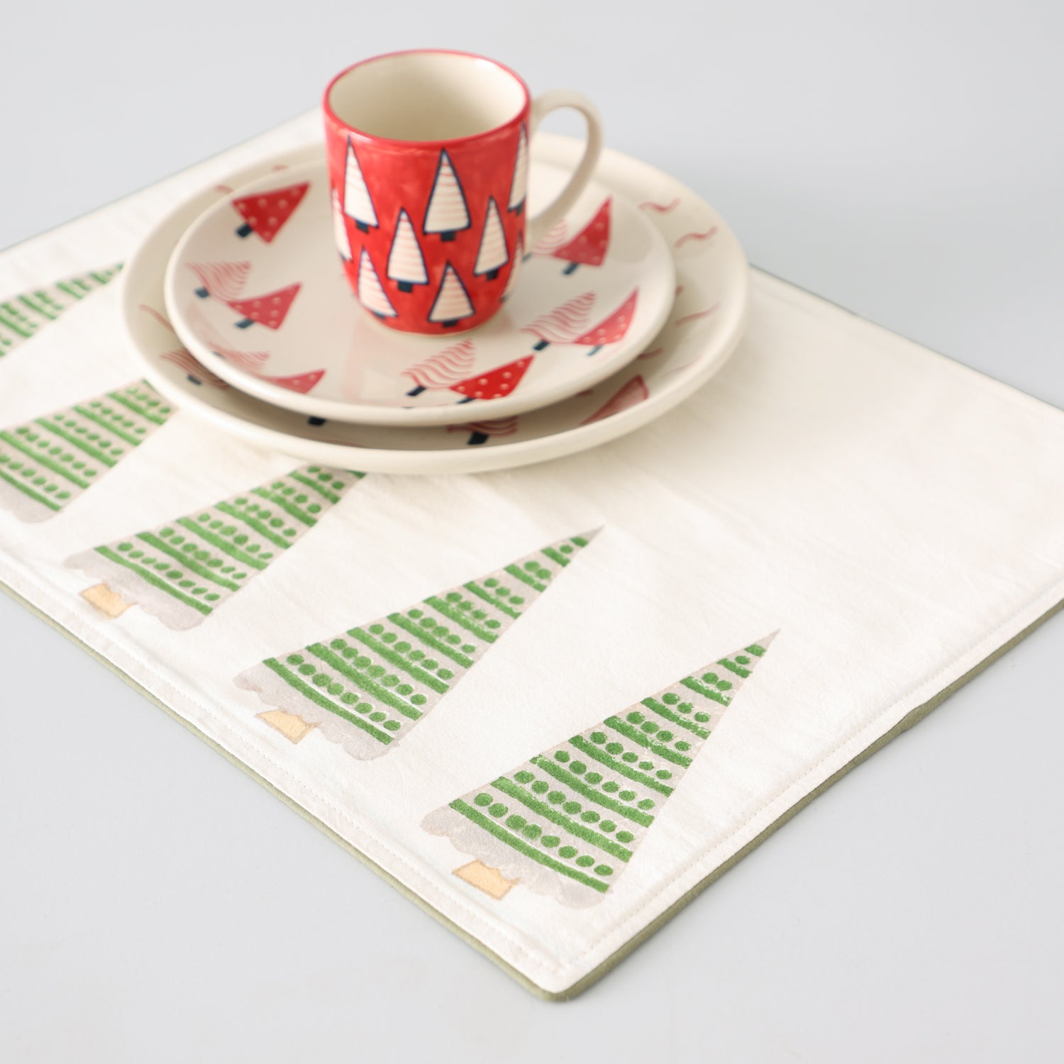Hand Block Printed Cotton Table Mat in White Green & Red - 14 x18