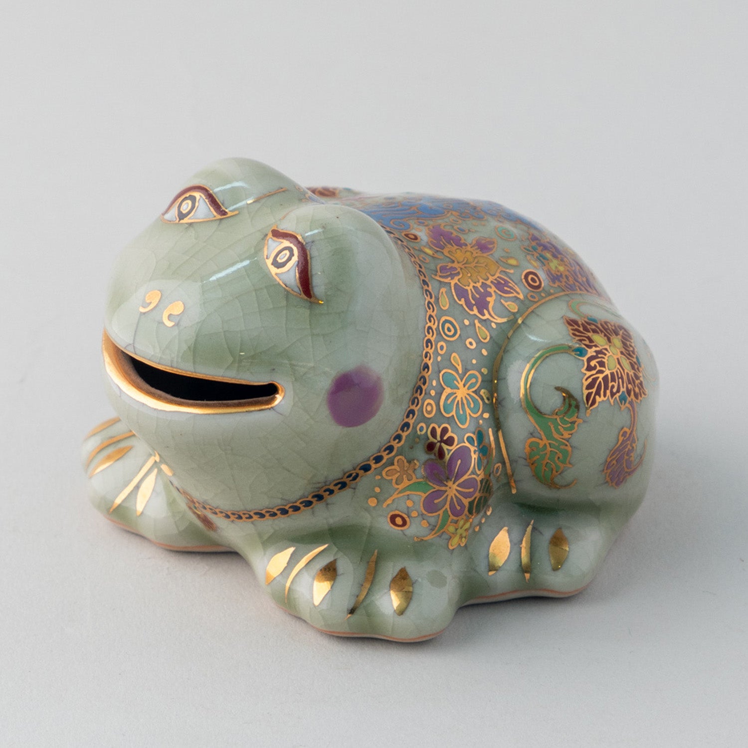 Benjarong Celadon Frog on Lotus Leaf