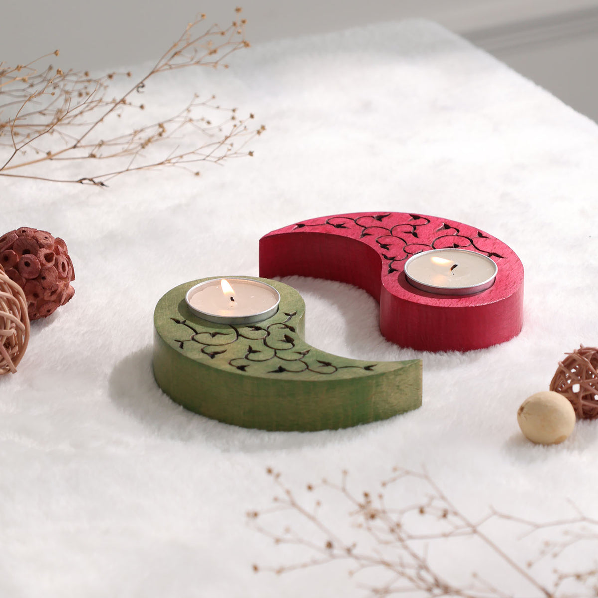 Ying Yang Leaves T-Light Holders Red & Green Set of 2