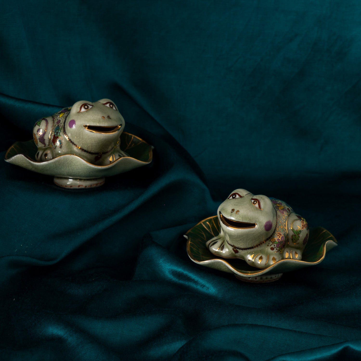 Benjarong Celadon Frog on Lotus Leaf