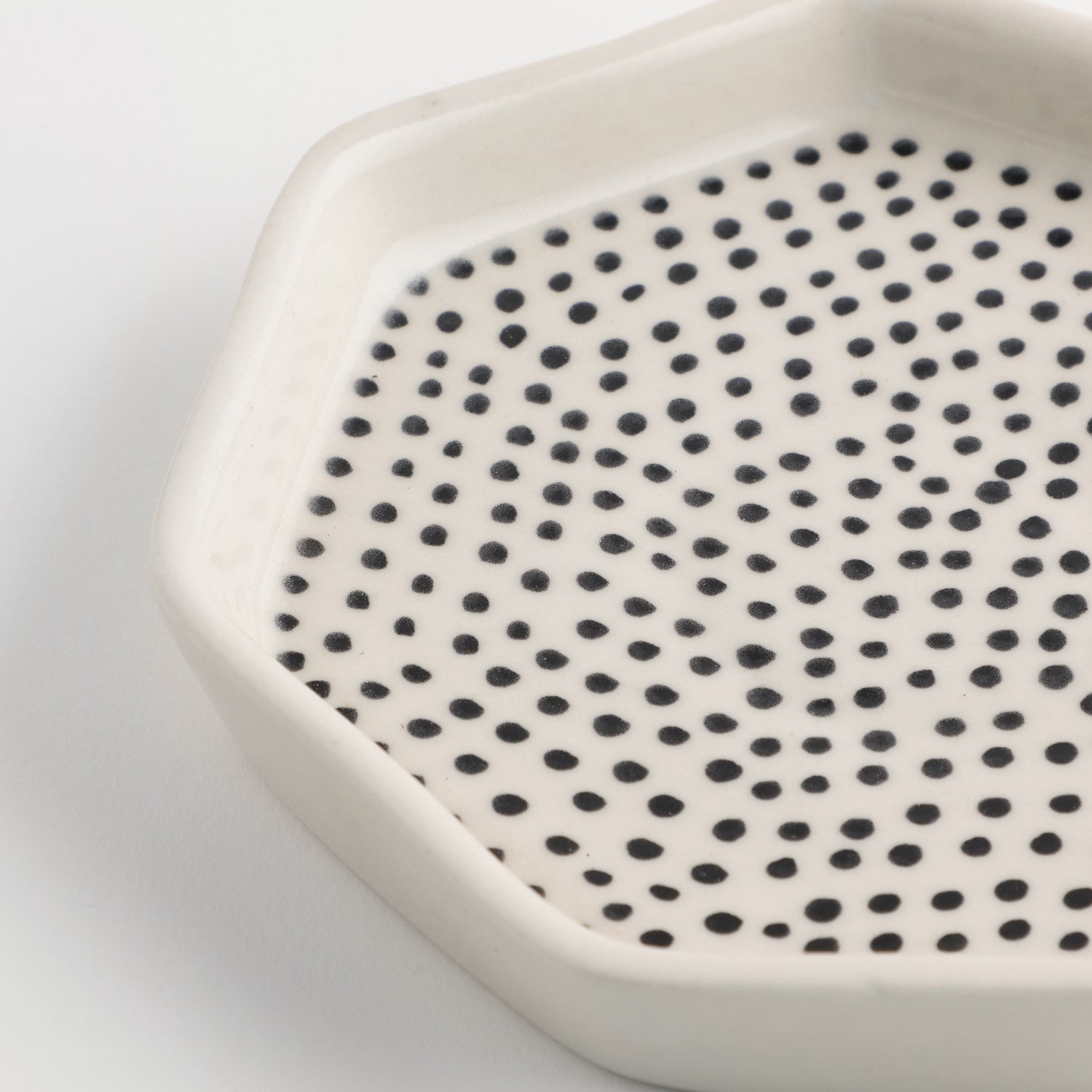 Ceramic Dotted Snack Plate - Septagon  6.5 x 1