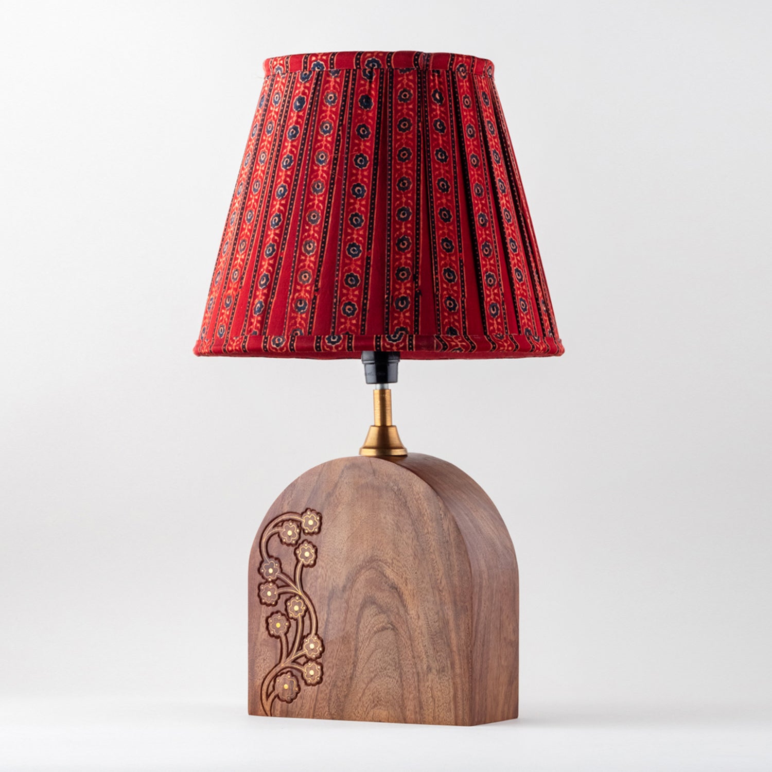 Eyaas_556717-Brass-Inlay-Wooden-Lamp 