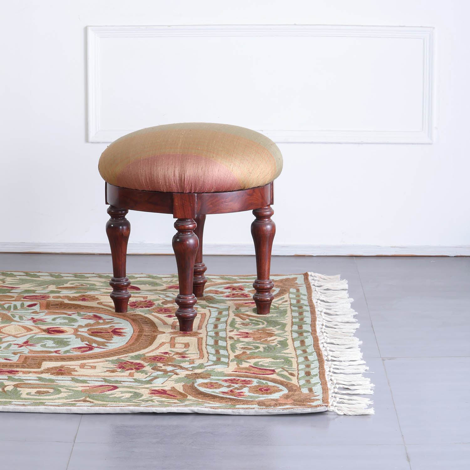 Multi-Colour Mughal Pattern Kashmiri Crewel Embroidery Wool Rug, 4x6 ft