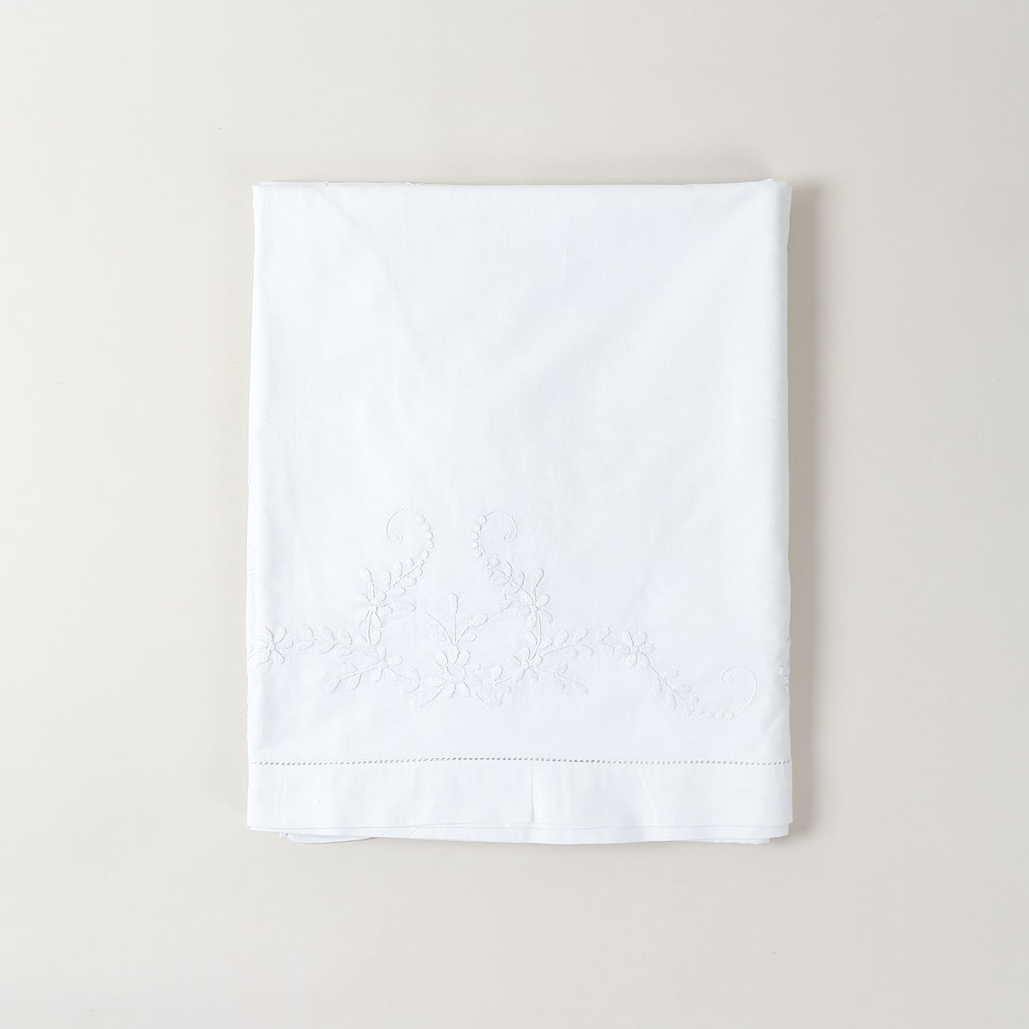 Embroidered Cutwork Table Cloth & Napkins Set