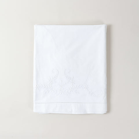 Embroidered Cutwork Table Cloth & Napkins Set