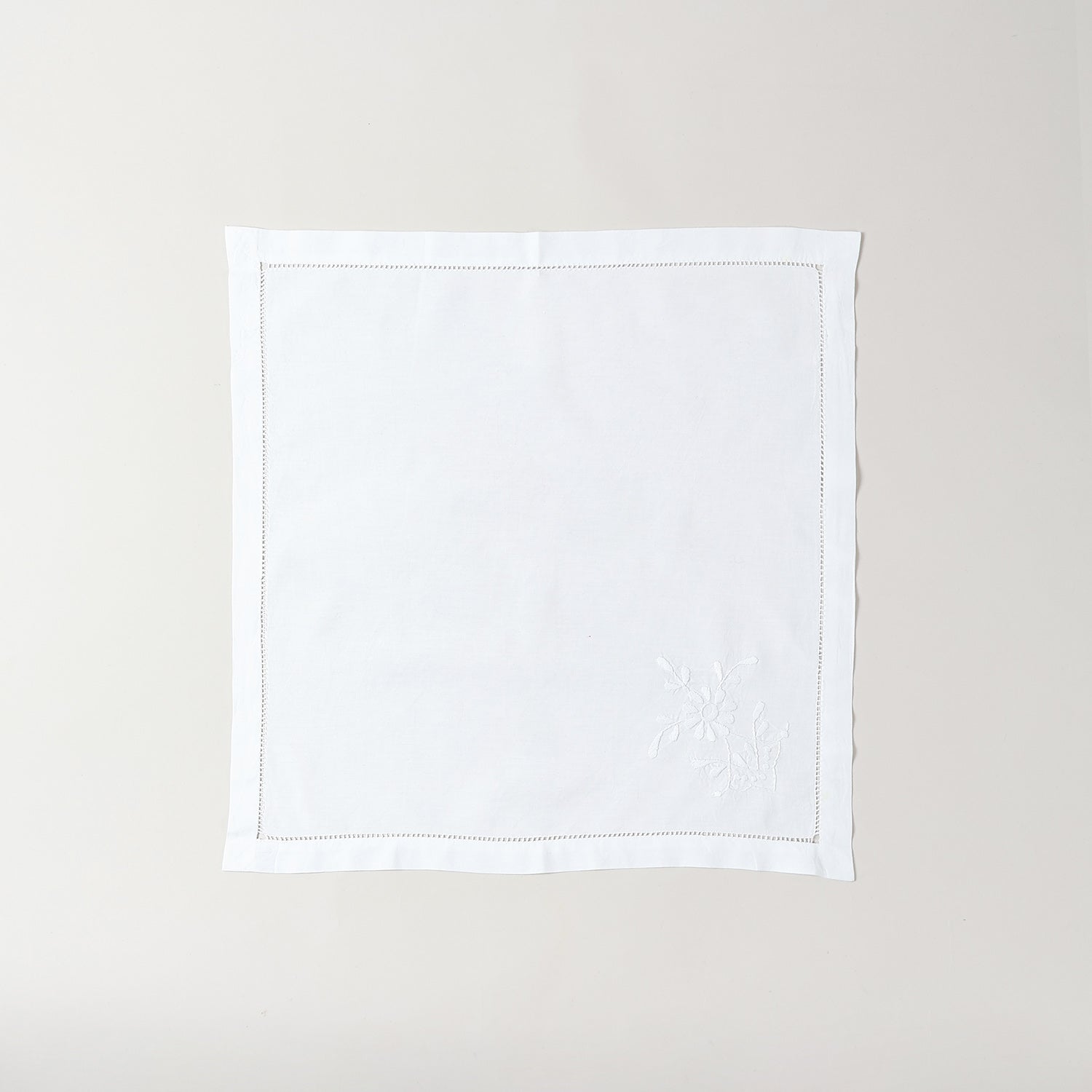 Embroidered Cutwork Table Cloth & Napkins Set