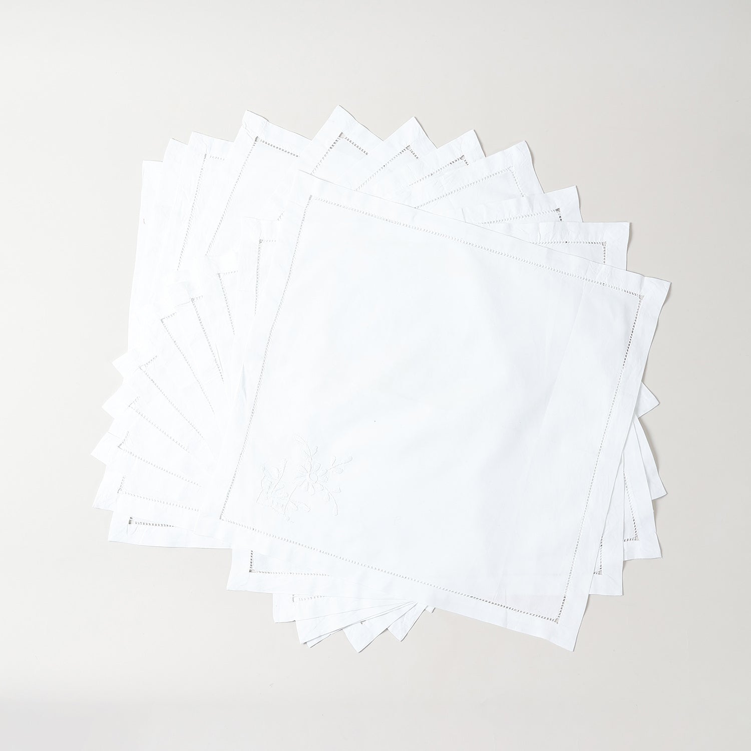 Embroidered Cutwork Table Cloth & Napkins Set