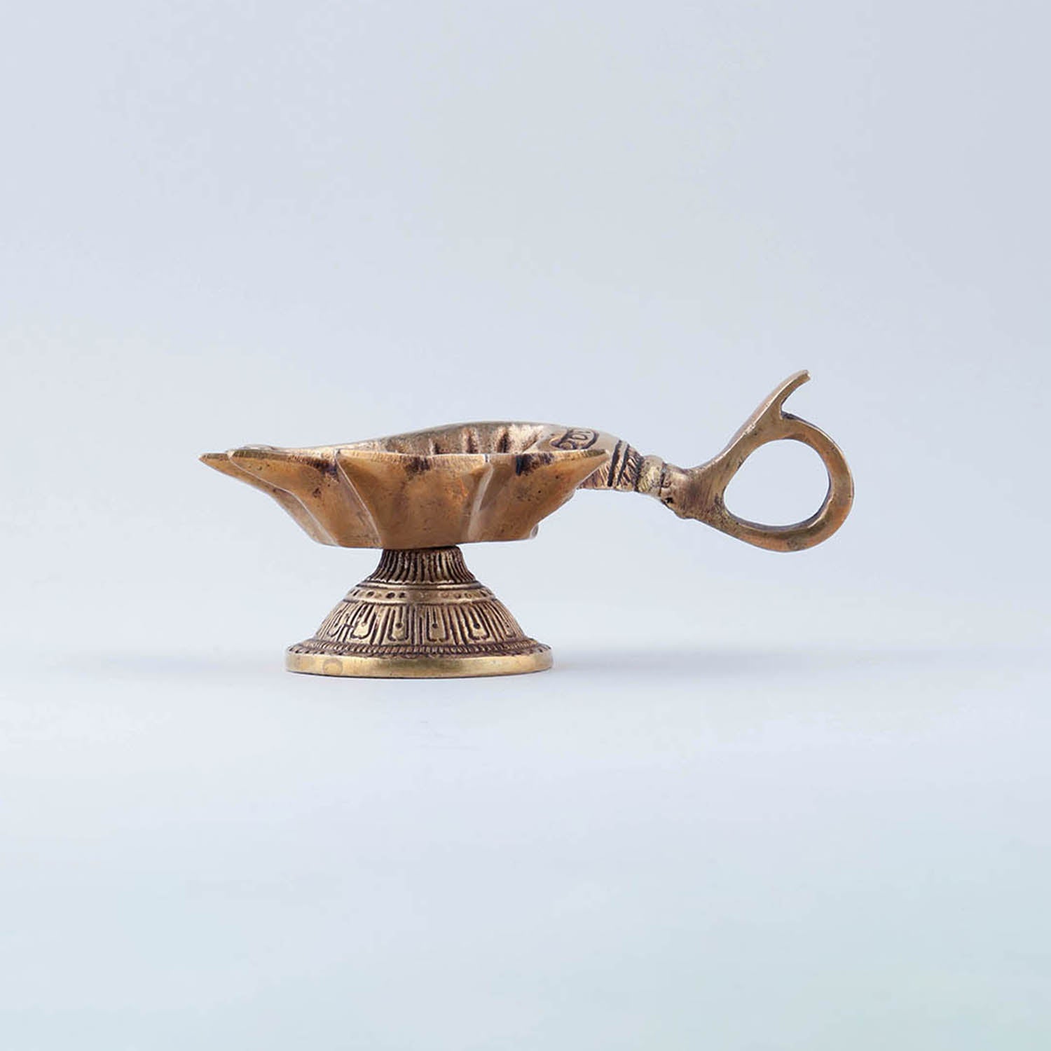 Handcrafted Brass Diya - Shankh