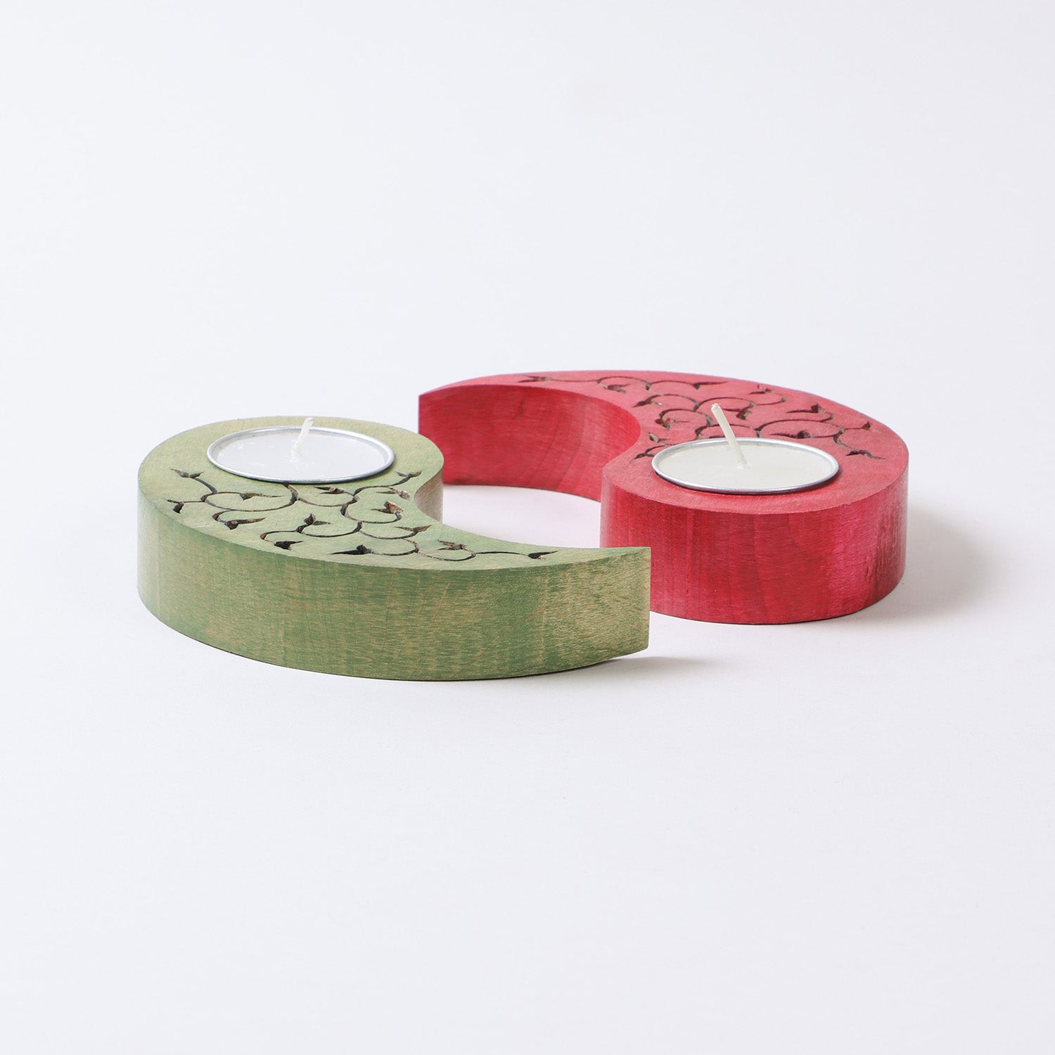 Ying Yang Leaves T-Light Holders Red & Green Set of 2