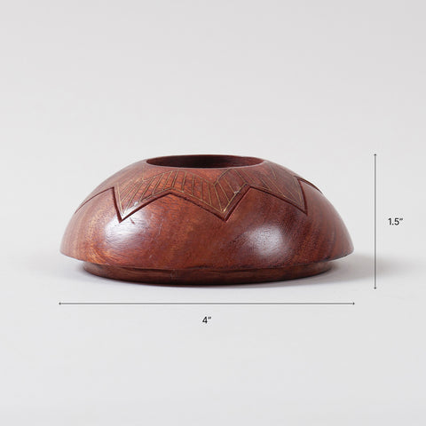 Size diagram of large brass inlay wooden T-light holder featuring a star design, measuring 1.5 inches x 4 inches