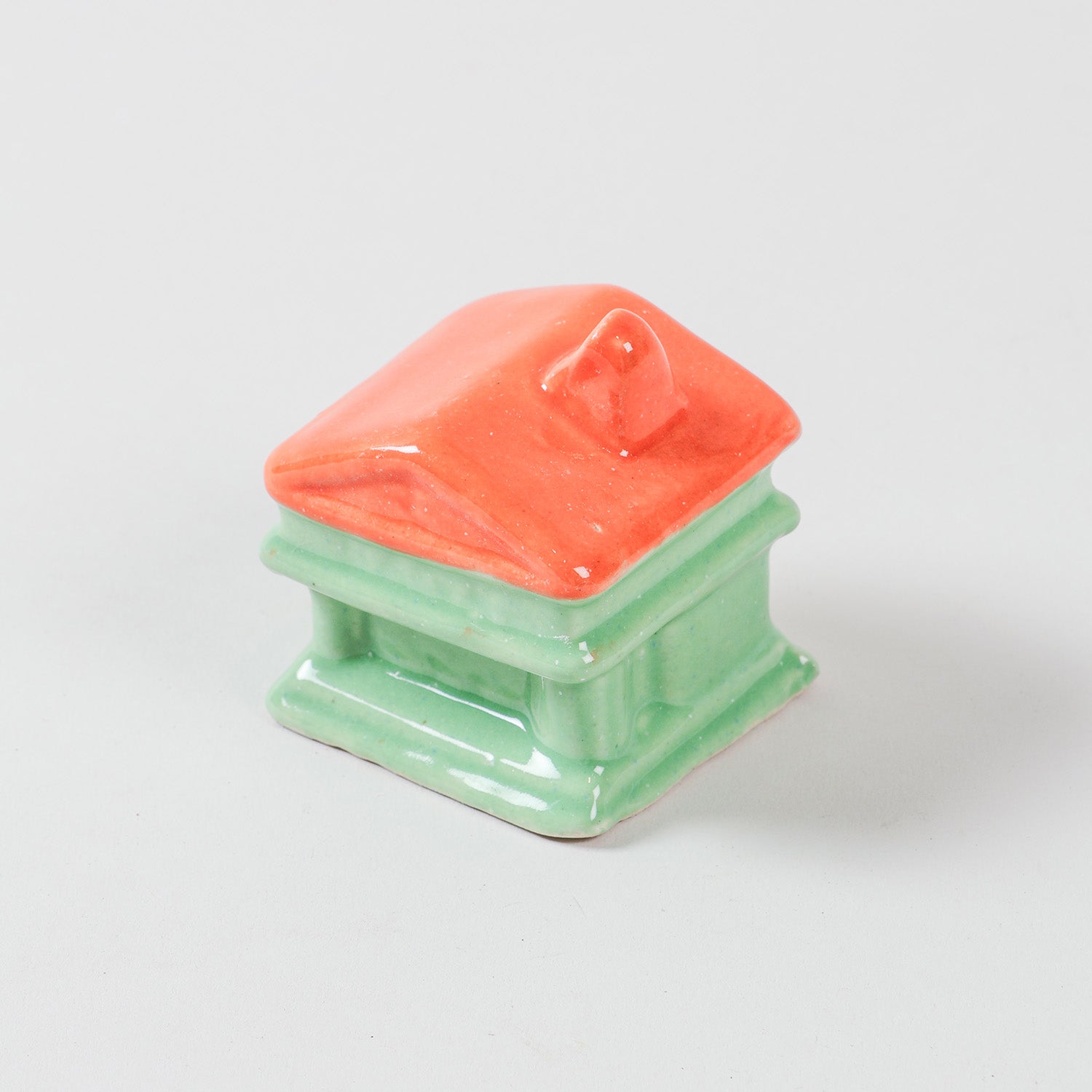 Hand-painted ceramic mini hut handcrafted in Khurja, suitable for miniature garden decorations, indoor planter styling, and ceramic decor