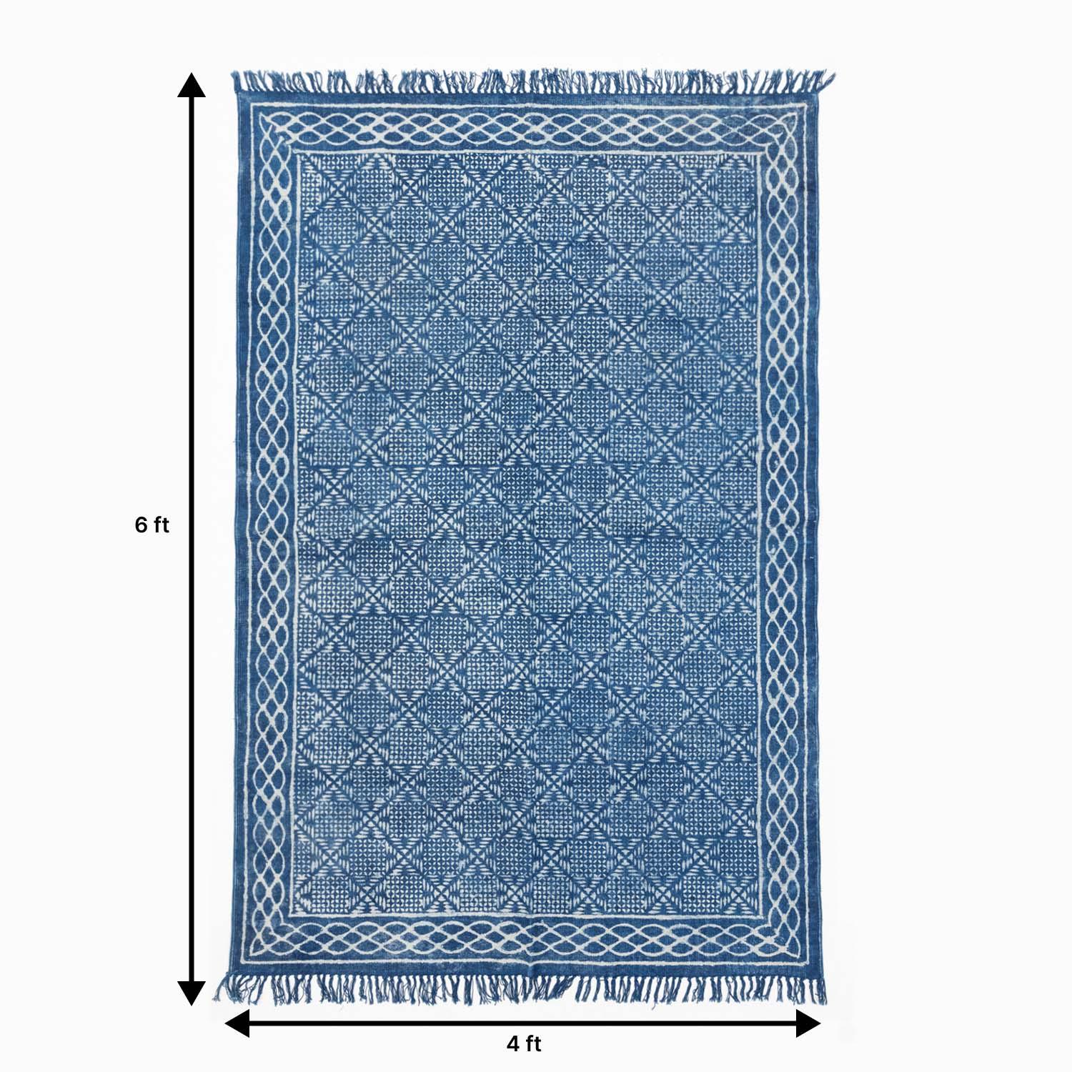 6 x 4 ft handloom cotton dhurrie rug size guide featuring an indigo geomtric block printed design