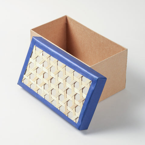 Inside view of the rectangular cardboard gift box