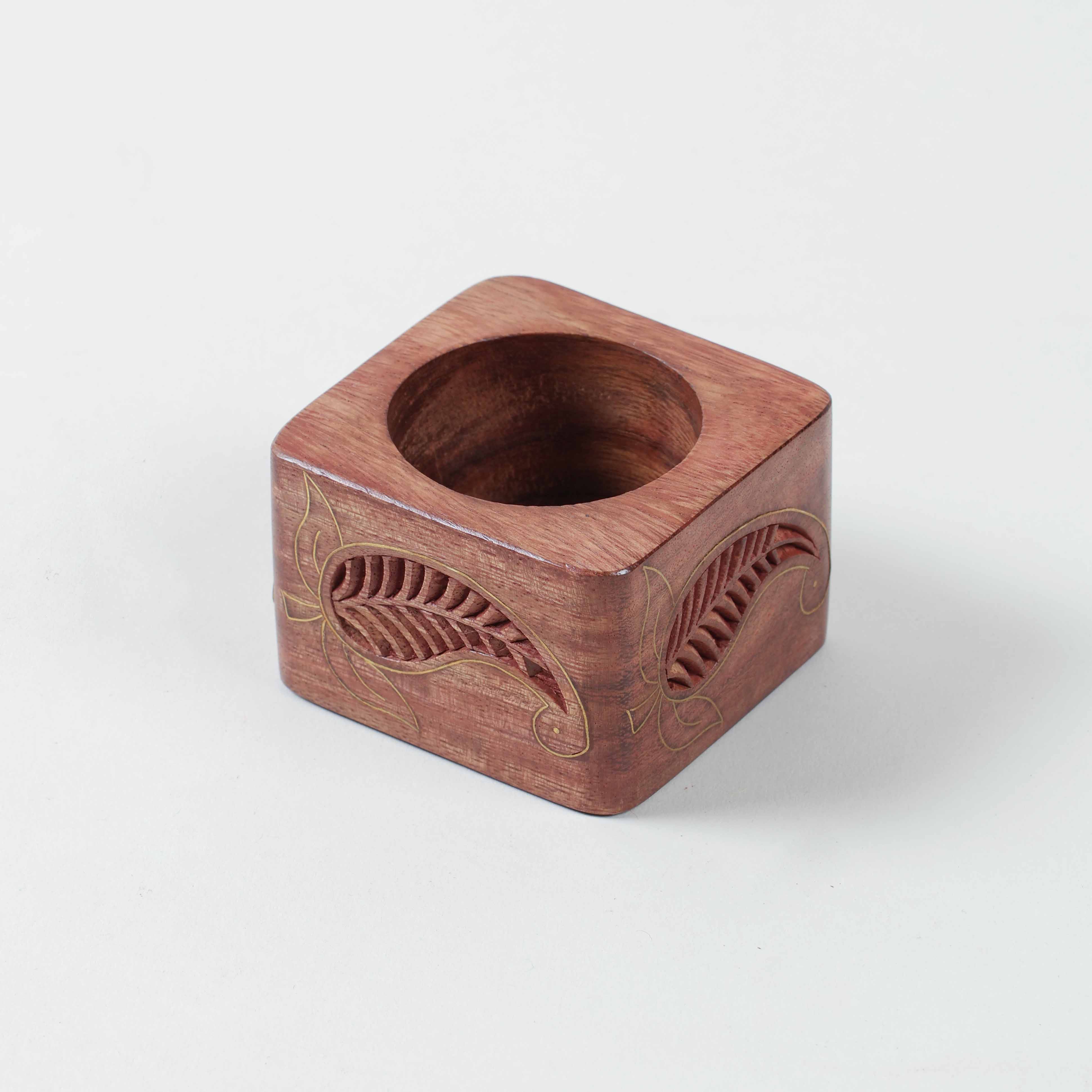 Square Sheesham wood napkin ring engraved with paisley motifs and decorated with brass inlay work